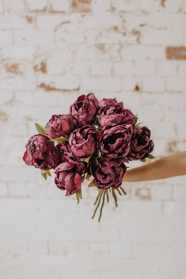 Dry look dark pink peony, aubergine coloured flowers, diy wedding flowers, dry look peony